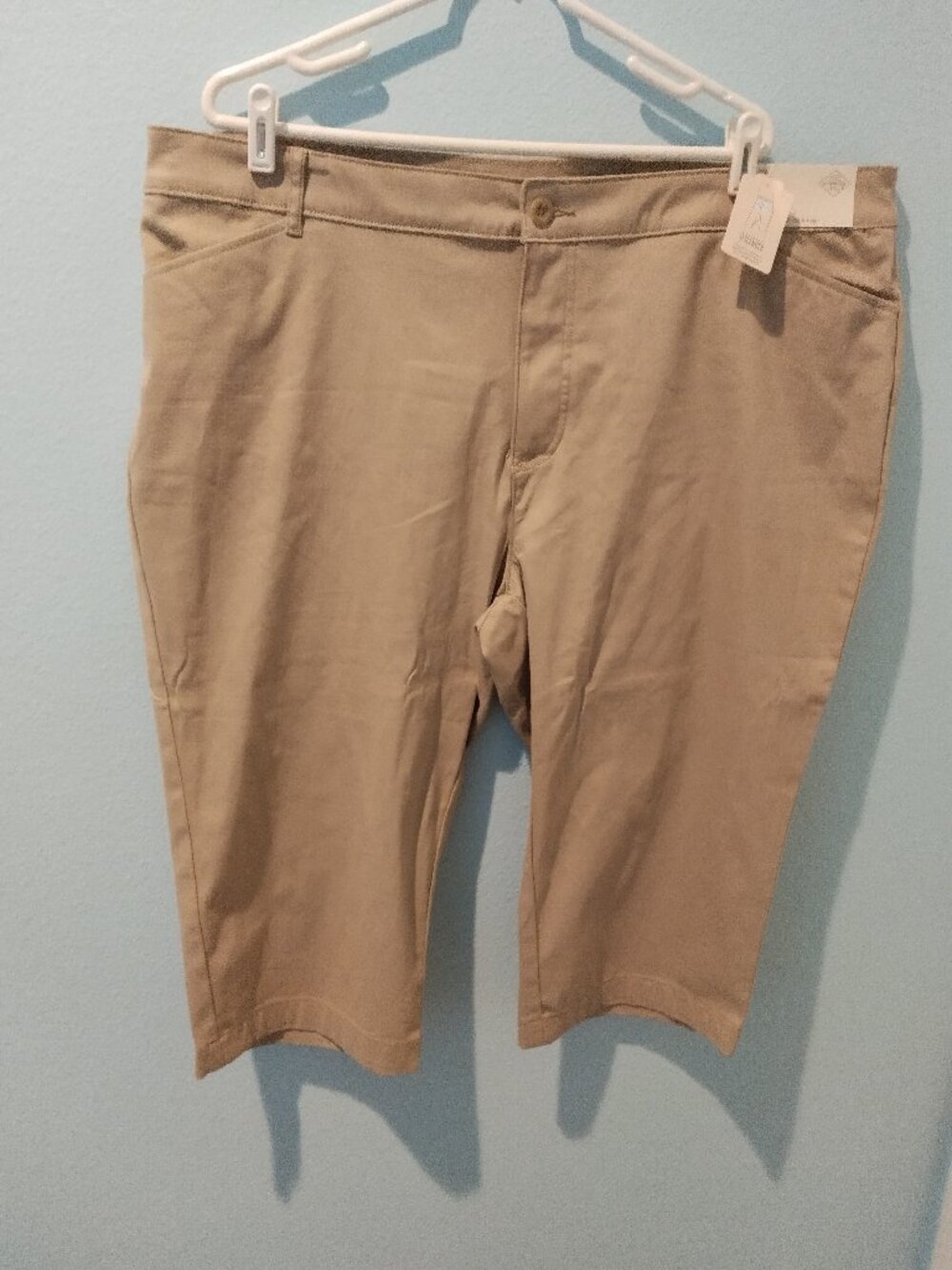 NWT St. John's Bay Women's Capri 22W Khaki